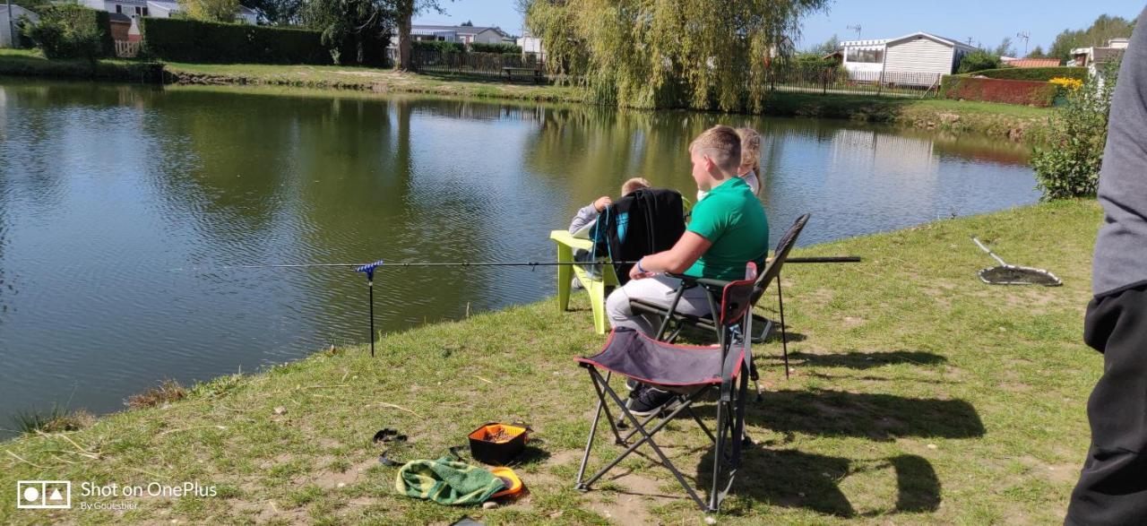 Camping La Garenne De Moncourt 뤼 외부 사진