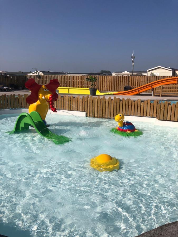 Camping La Garenne De Moncourt 뤼 외부 사진