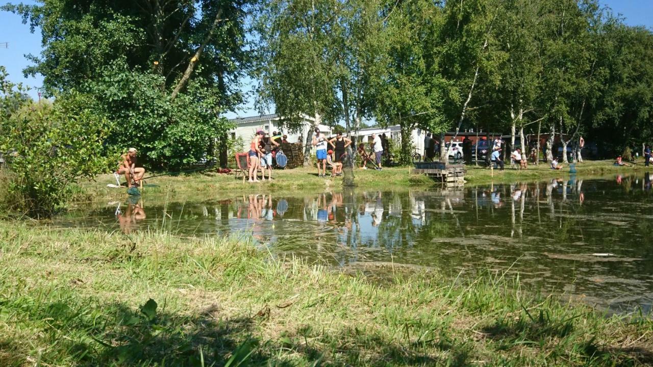 Camping La Garenne De Moncourt 뤼 외부 사진