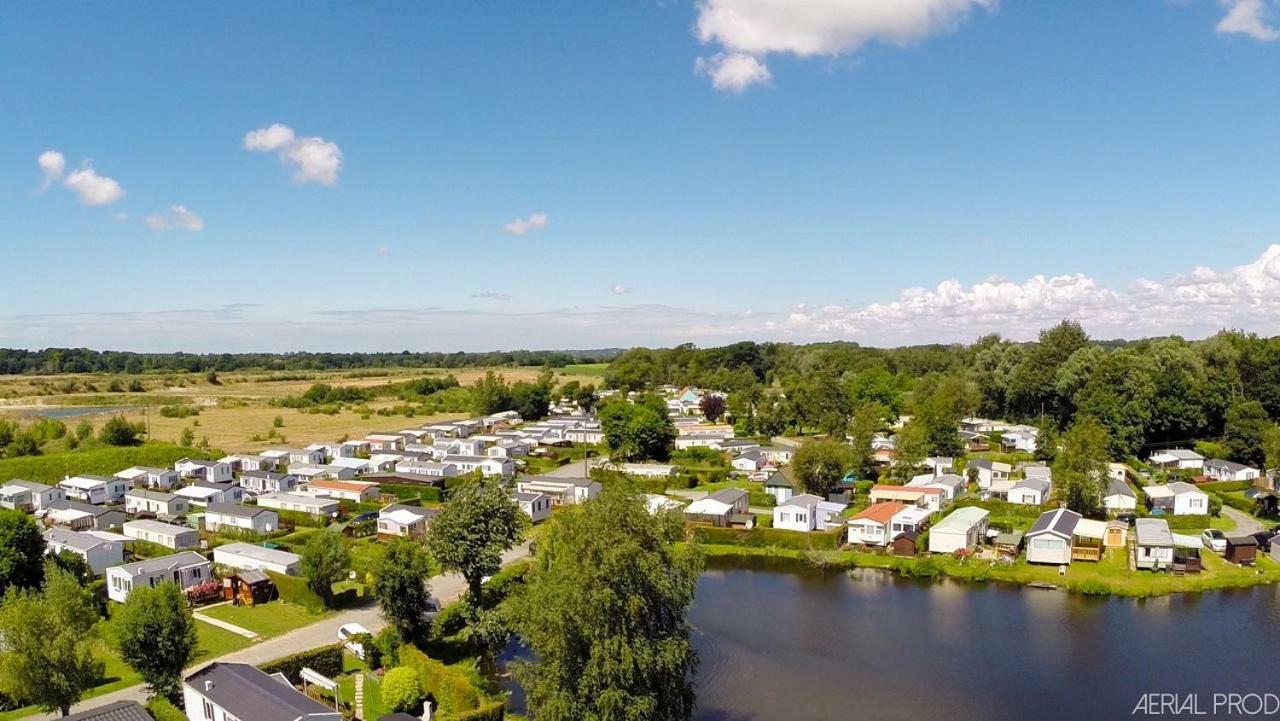 Camping La Garenne De Moncourt 뤼 외부 사진