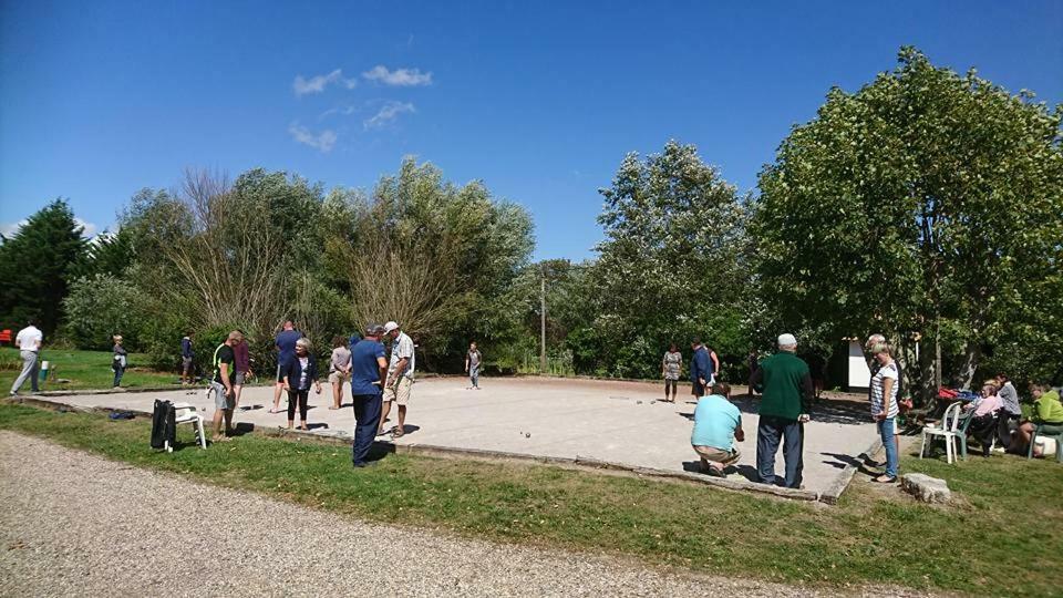 Camping La Garenne De Moncourt 뤼 외부 사진